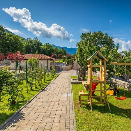 Skavre Villa