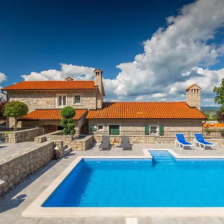Villa Skavre